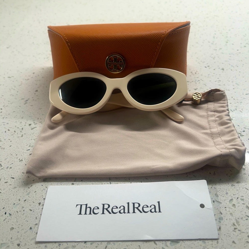 Tory Burch Cream Retro Sunglasses with Dark Lenses